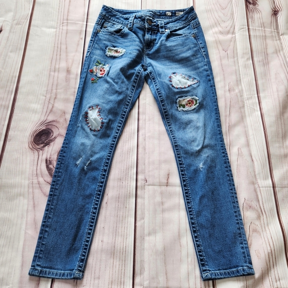 Miss Me "Mid-rise Skinny" Embroidered Floral Patch Blue Jean | Women's Size 27 - Picture 2 of 11